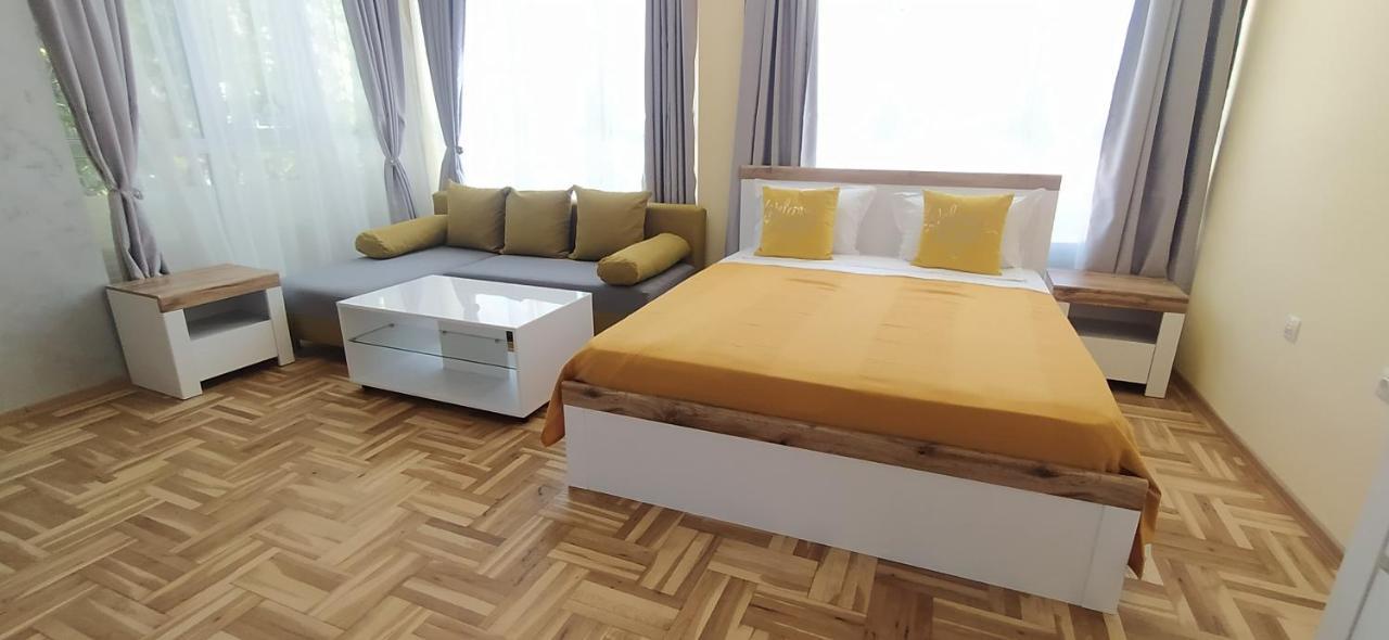 Studios Near To Burgas Free University 外观 照片